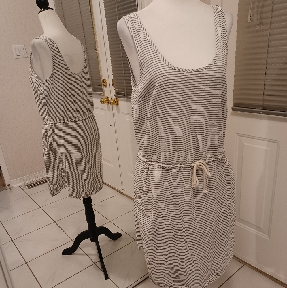 4/$60 Striped Dress With Pockets - Size Small